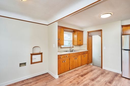 Building Photo - Newly renovated home