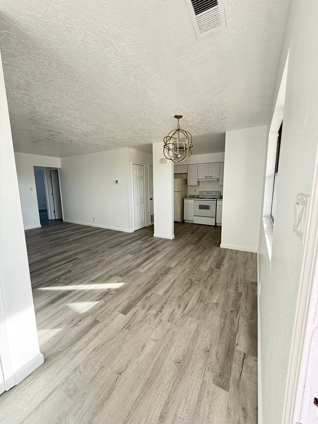 Building Photo - 329 Geraldine Rd SE