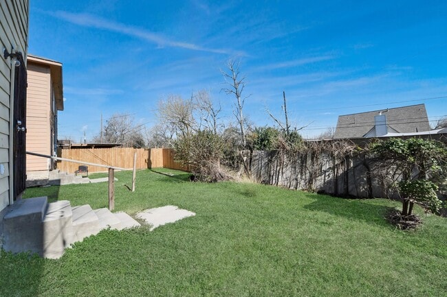 Building Photo - 10217 Teneha Dr