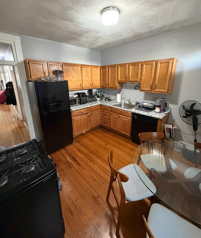 Foto del edificio - 121 Hillside St