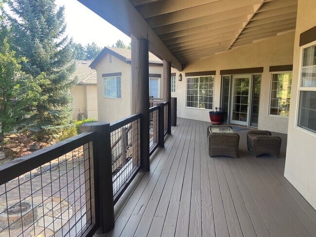 Building Photo - 4 BR / 4 BA Home with stunning views and b...