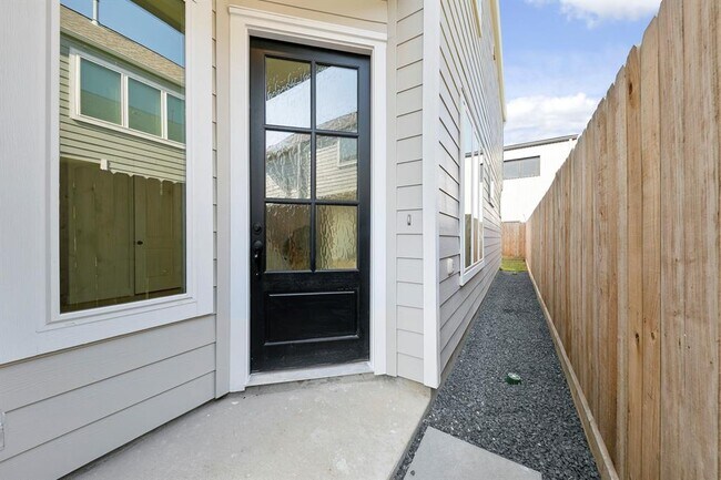 Building Photo - 946 Judiway St