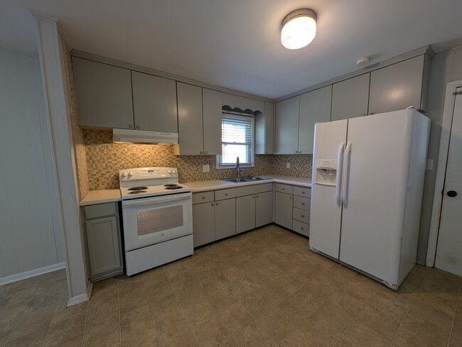 Building Photo - 2310 Denham Ave