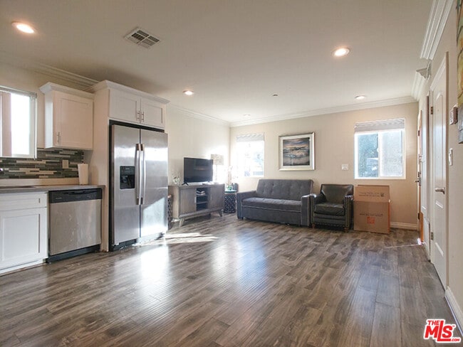 Foto del edificio - 963 Wilton Pl