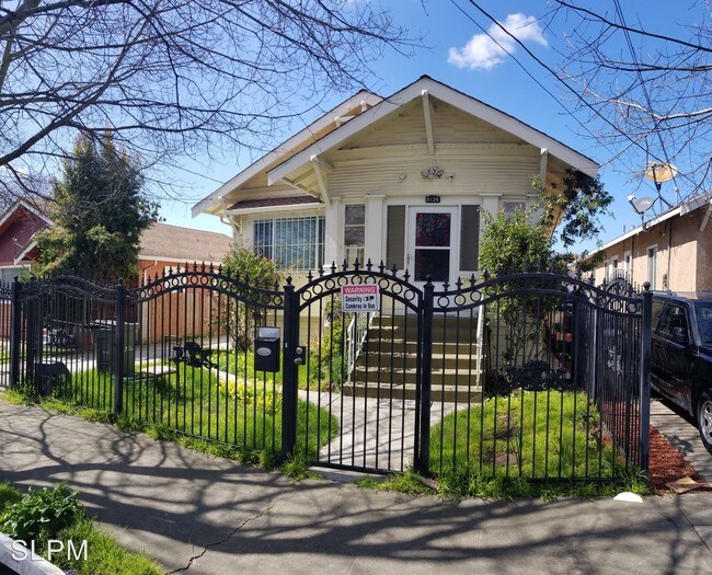 Foto del edificio - 2 br, 1.5 bath House - 2125 27th Ave