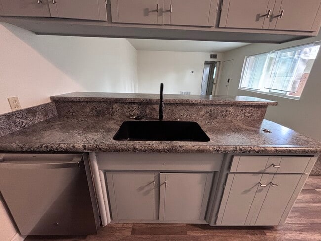 Foto del edificio - 139 W Lassen Ave