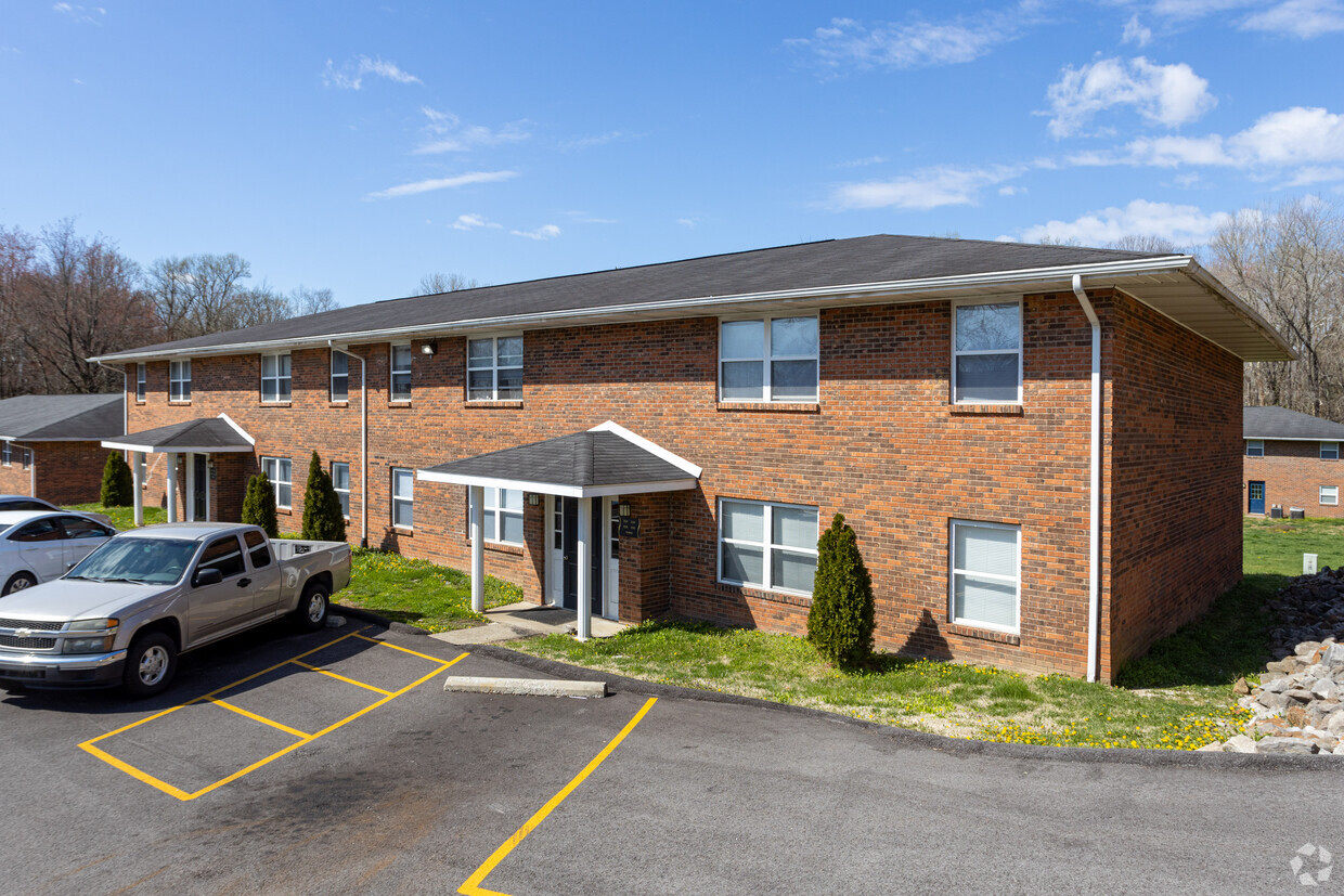 Valore at Pine Hills Apartments - 325 Norma Dr Evansville, IN ...