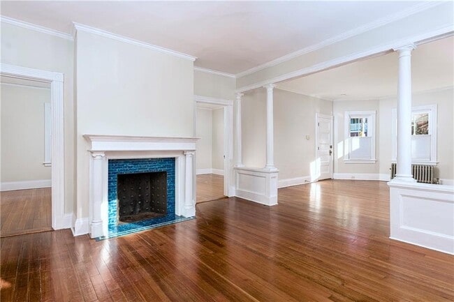 Building Photo - 128 Congdon St