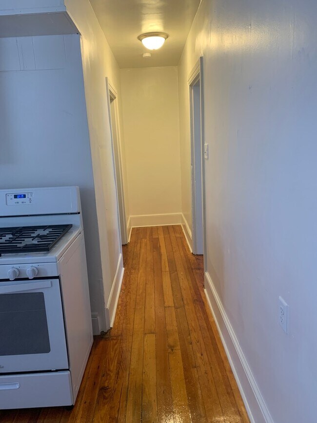 Building Photo - Second month HALF OFF! 2 bedroom 3rd Floor...