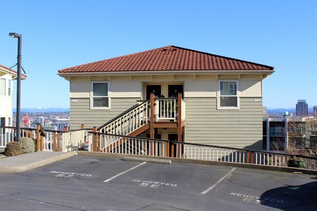 Building Photo - Desirable Uptown Terrace 1 Bedroom Condo with Garage Parking & Amazing Views