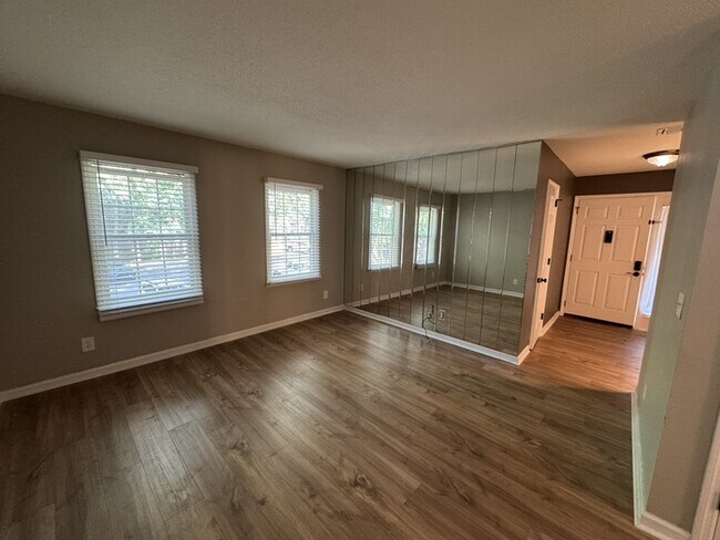 Foto del edificio - 2080 Woodlawn Dr SW