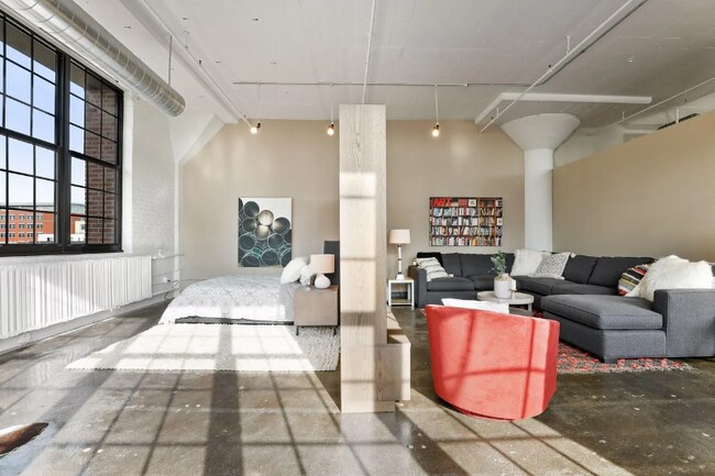 Building Photo - 500 Robert St N