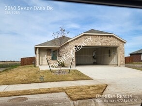 Building Photo - 2040 Shady Oaks Dr