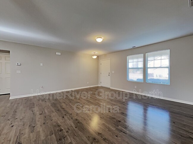 Building Photo - 103 Meadowcreek Village Dr