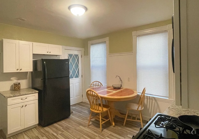 Building Photo - 439 Winthrop St