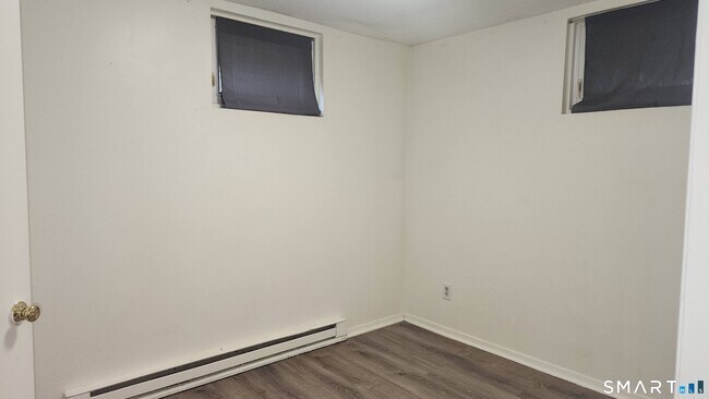 Foto del edificio - 14 White Oak Rd