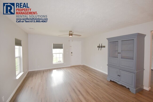 Building Photo - Adorable fenced in 3 bd 2 ba home in Murfr...