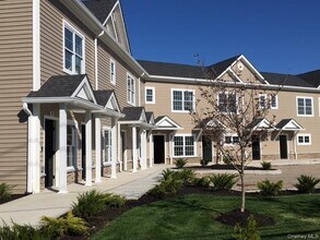 Building Photo - 115 Evergreen St