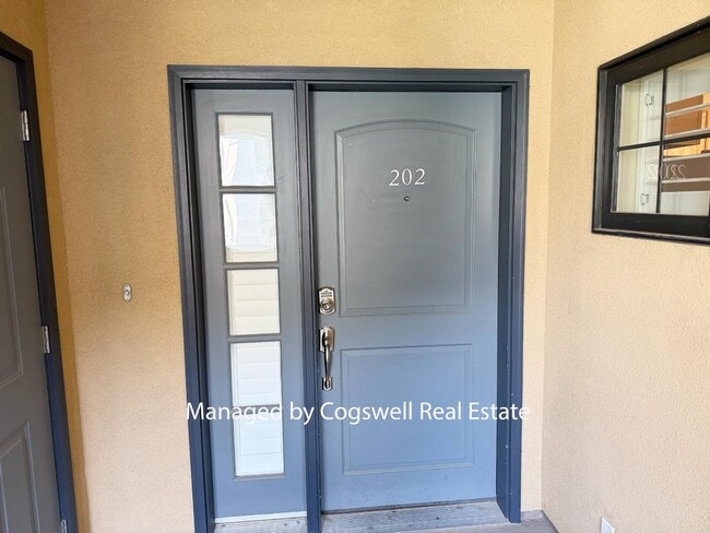 Building Photo - 5005 N Edgewood Dr