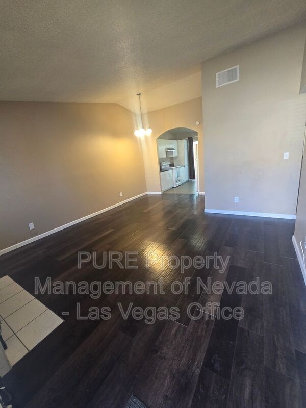 Foto del edificio - 4270 Rollingstone Dr