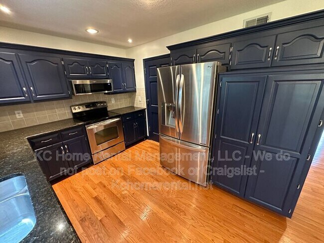 Foto del edificio - 8022 Hall St