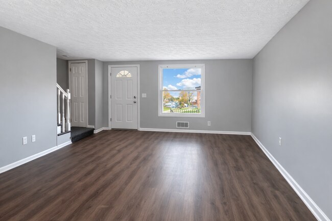 Foto del edificio - Spacious 3 Bedroom Home | Central AC | Finished Basement | Parking