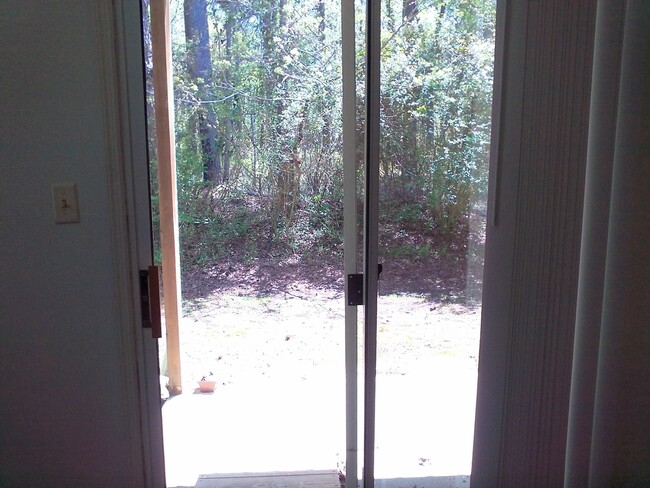 Foto del edificio - 2 Bedrooms 1 Bath - Downstairs unit
