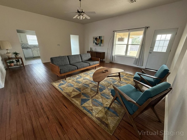 Building Photo - 408 Viola Dr