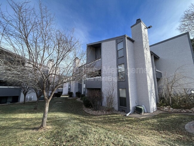 Building Photo - 9817 E Peakview Ave