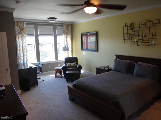 Building Photo - 2 br, 2.5 bath Townhome - 2104 N Haskell Ave