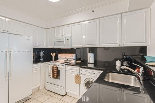 Building Photo - 2501 S Ocean Dr