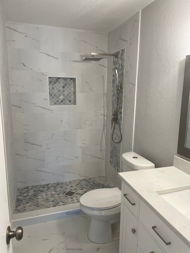 Building Photo - 4516 Waterford Dr