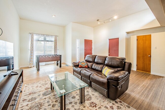 Building Photo - 444 Sierra Dr SE