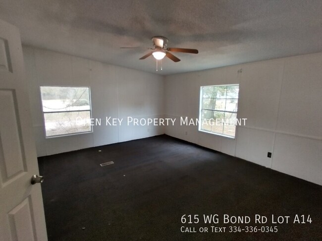 Building Photo - This large 4 bedroom, 2 bath mobile home i...