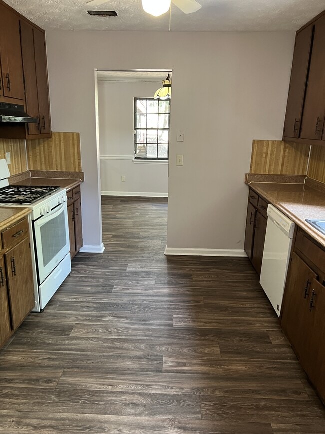 Foto del edificio - 662 Stonehedge Dr