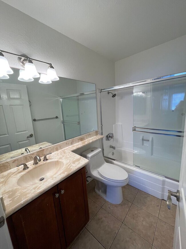 Building Photo - 3BD 2BA Condo located in Poway