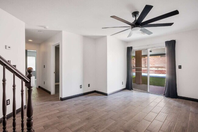 Foto del edificio - Charming single-story townhome featuring two bedrooms, two bathrooms, and an attached two-car gar...