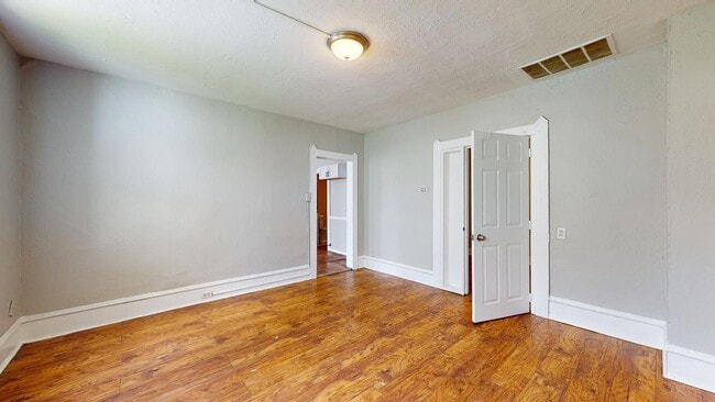 Foto del edificio - 3347 Seymour Ave
