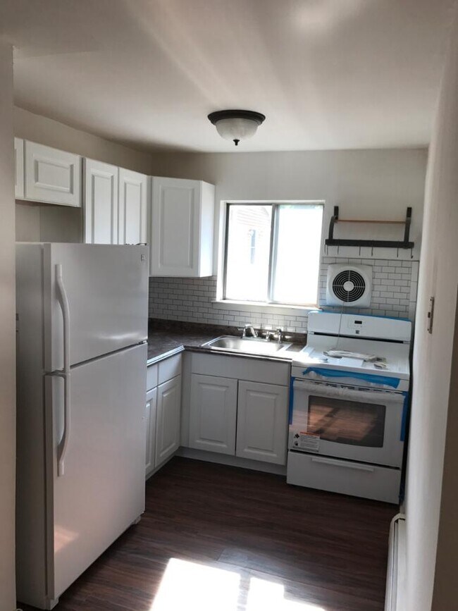 Building Photo - 602 Lareine Ave