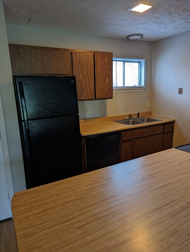 Building Photo - 911 Applewood Ln