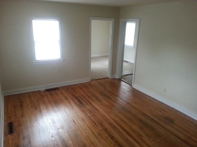 Building Photo - 122 Green Acres Ave