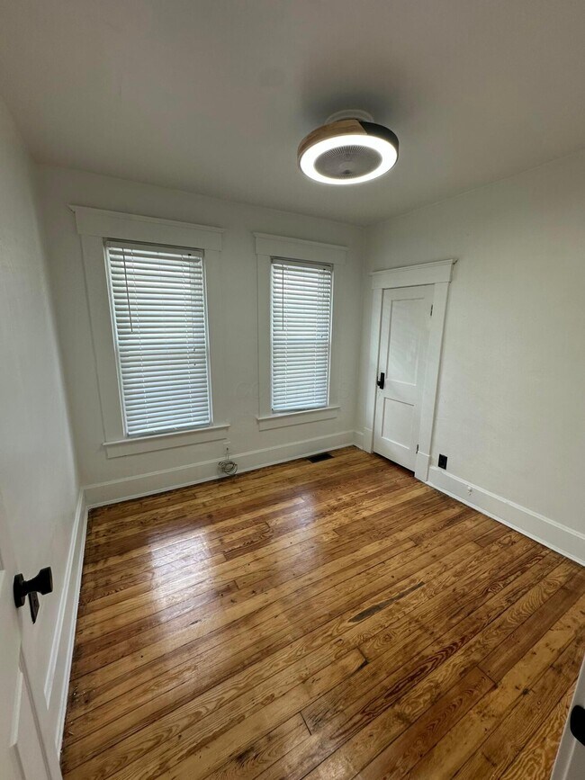 Building Photo - 420 E Moler St