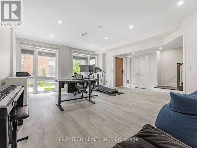 Building Photo - 45 Thorncrest Dr