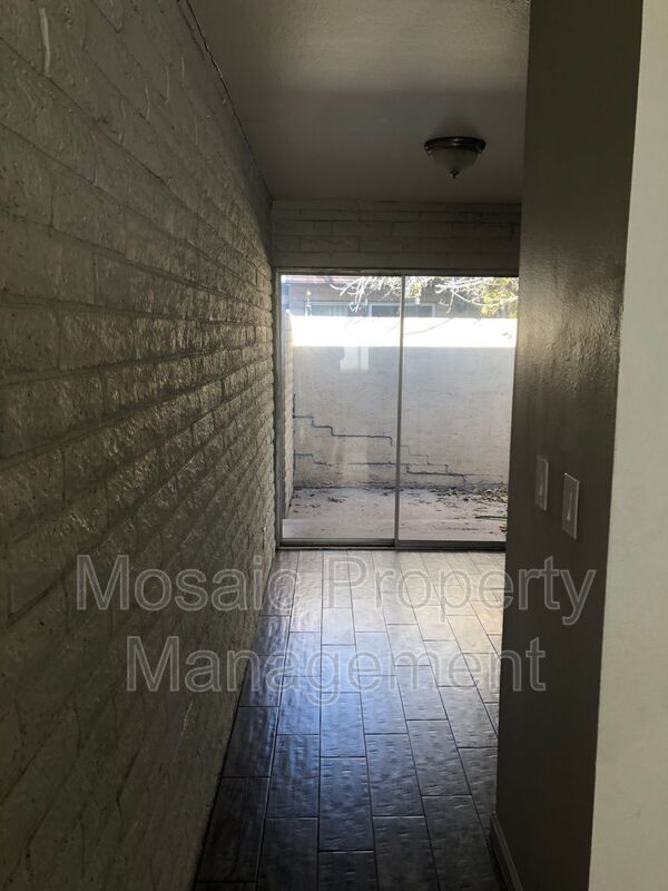 Building Photo - 1204 S. McClintock Dr.