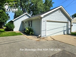 Building Photo - 2303 Lakeside Pl