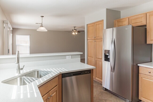 Foto del edificio - 22473 W Woodlands Ave