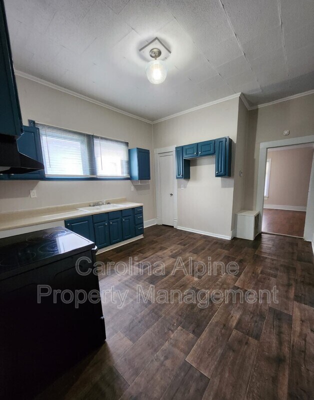 Foto principal - 1028 S Main St