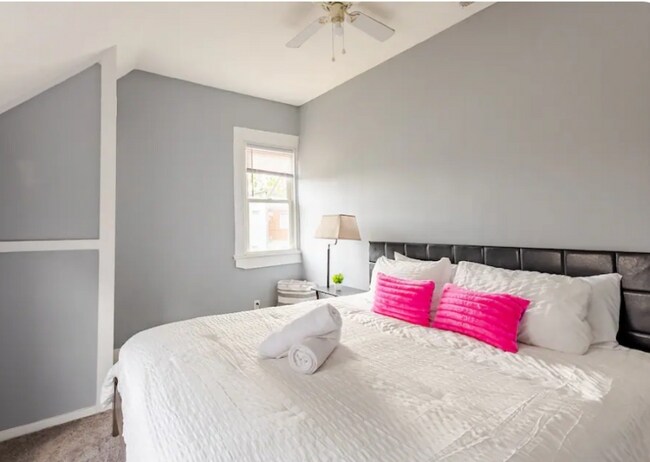 Foto del edificio - 2218 Pleasant St