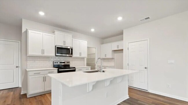 Foto del edificio - 8048 Plymouth Dr