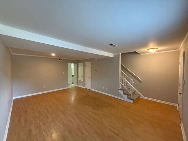 Foto del edificio - T.R. Lawing Realty Property